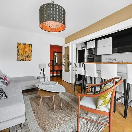 Gaspar- 2 With Balcony- Metro Marcel Sembat Булонь-Бийанкур