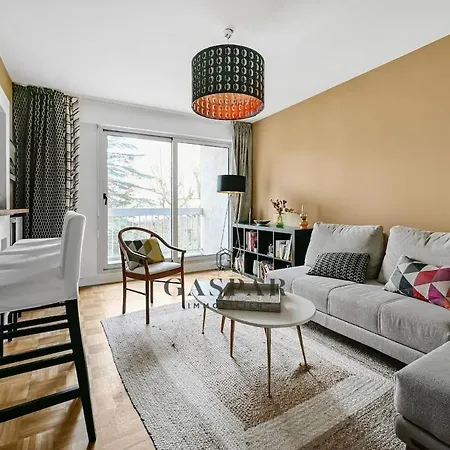 Апартаменты Gaspar- 2 With Balcony- Metro Marcel Sembat Булонь-Бийанкур